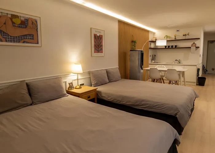 Direct Elevator To Hongdae Station, New By 13yr Superhost 아파트