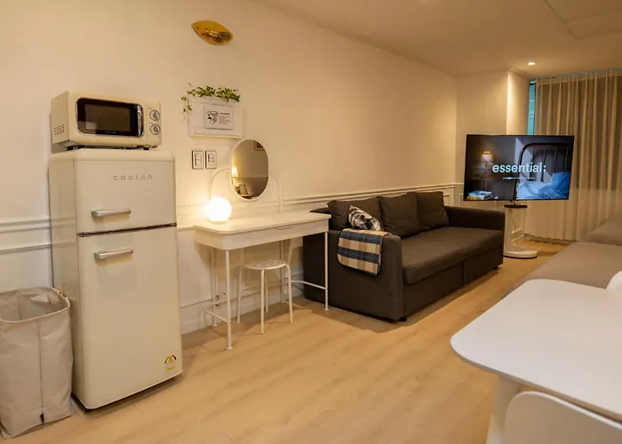 Direct Elevator To Hongdae Station, New By 13yr Superhost *