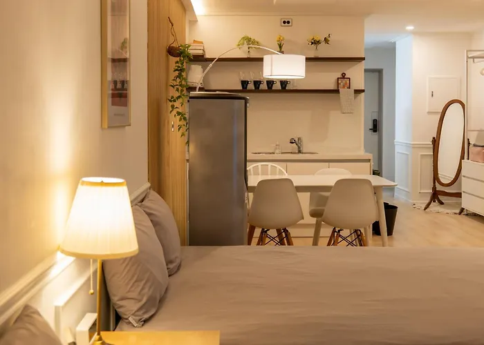 Direct Elevator To Hongdae Station, New By 13yr Superhost 아파트 *