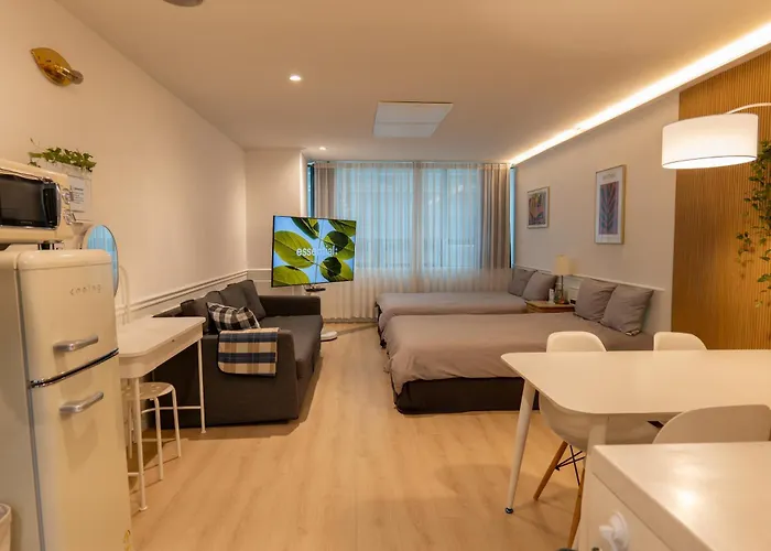 Direct Elevator To Hongdae Station, New By 13yr Superhost 아파트