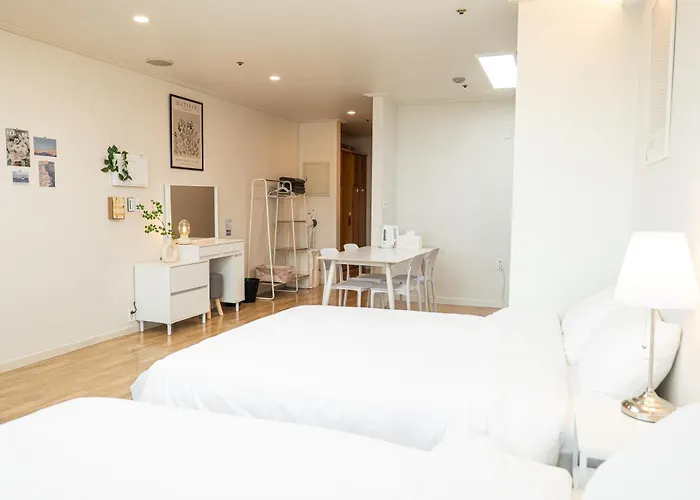 Direct Elevator To Hongdae Station, New By 13yr Superhost 아파트